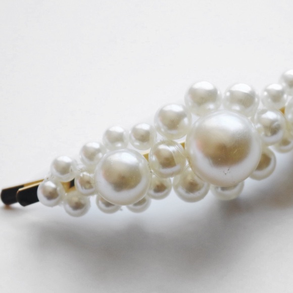 NWOT Faux Pearl hair barrette. - Picture 3 of 5